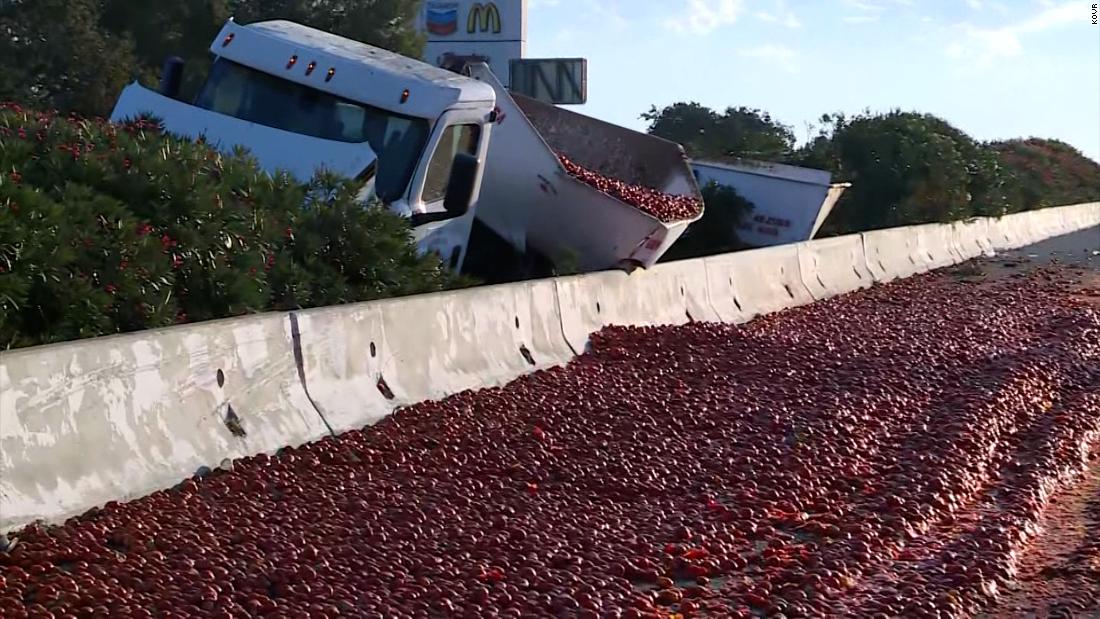 Video: Thousands of tomatoes spill onto highway after crash – CNN Video