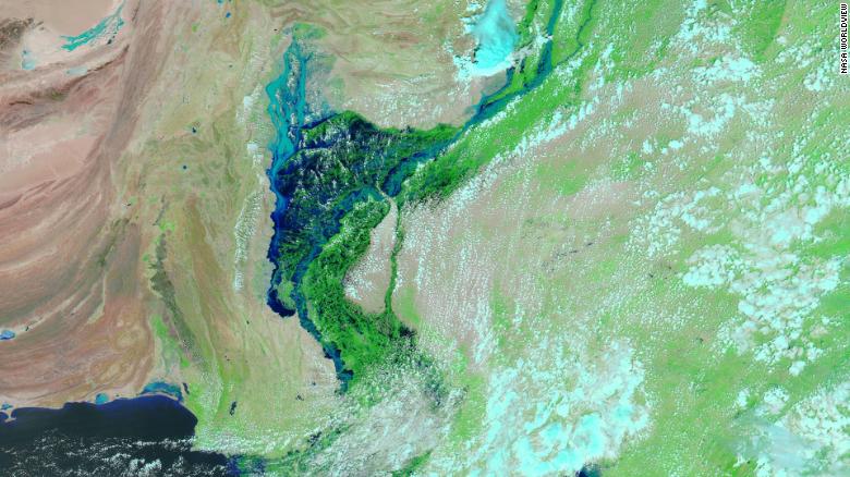 Pakistan’s deadly floods have created a massive 100km-wide inland lake, satellite images show
