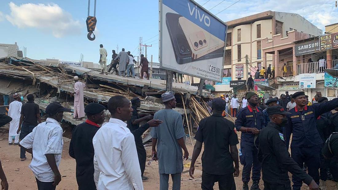 Colapso de edificio en Nigeria: muchos temen quedar atrapados bajo los escombros en el estado de Kano en Nigeria