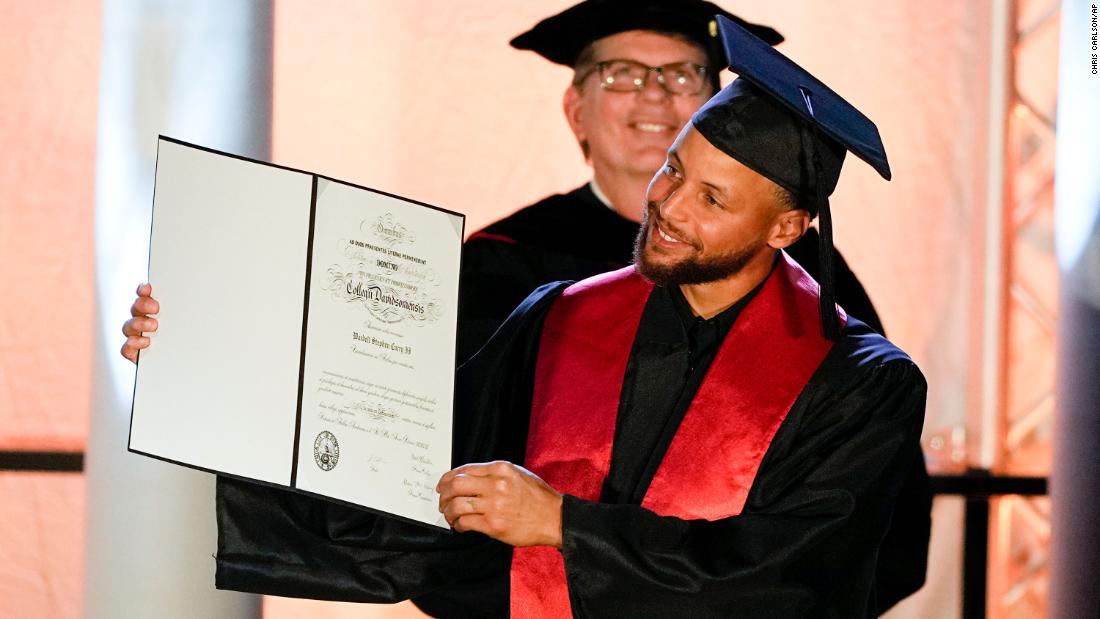 Steph Curry graduates, has number retired as he’s inducted into Davidson College’s Hall of Fame