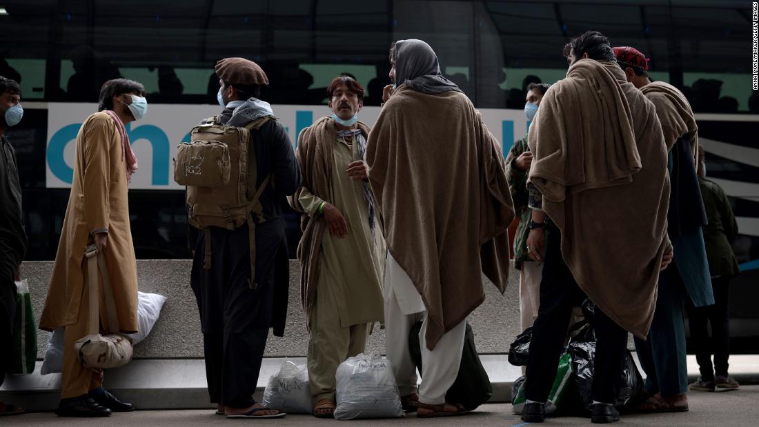 ‘A Standing Welcome’: Biden-administratie gericht op langetermijnstrategie om Afghanen te helpen