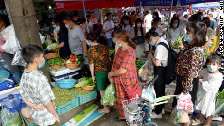 Chengdu residents rush to buy groceries before the lockdown is enforced. 