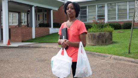 Fran Taylor picks up lunch for her three children at Oak Forest Elementary School in Jackson, Mississippi, on August 31.