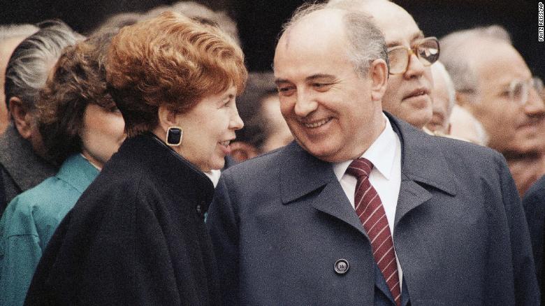 Opinion: Mikhail Gorbachev’s love affair changed his country — and the world