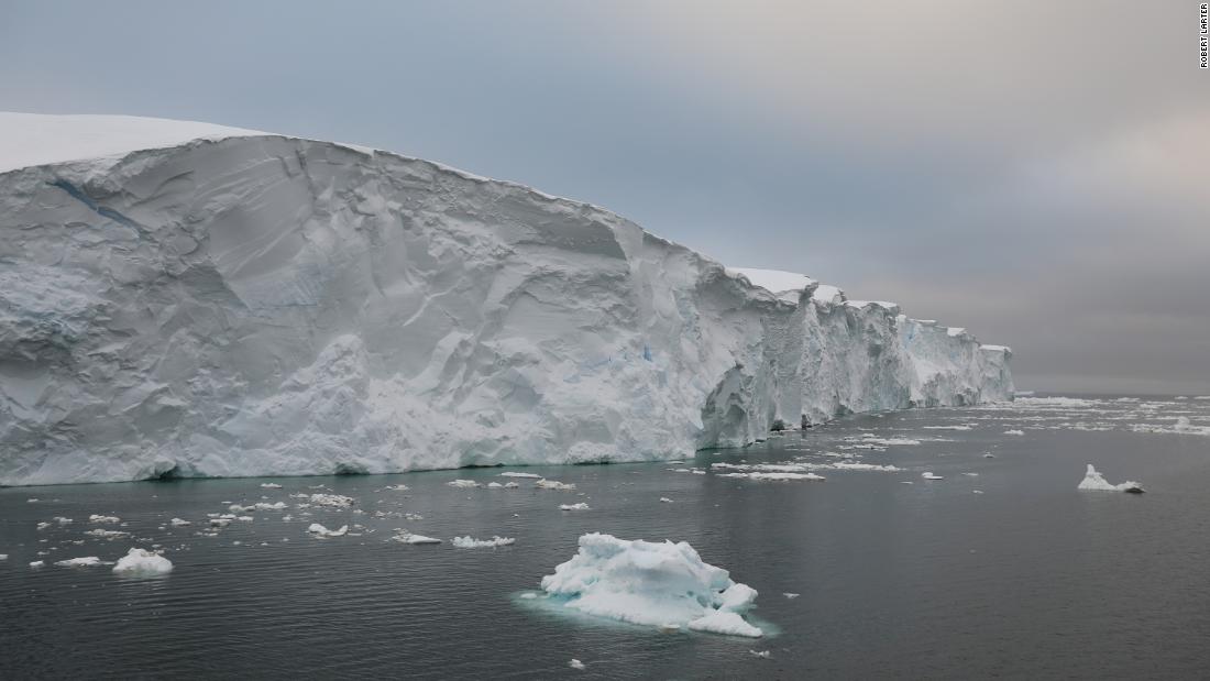 과학자들은 ‘Doomsday’Thwaites 빙하가 ‘손톱’을 잡을 것이라고 말합니다.