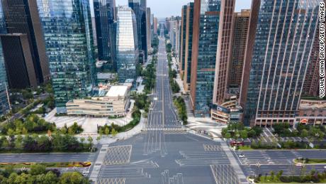 Çin şehirleri Xi'nin 'sıfır-Covid'ine sadakat göstermek için sokağa çıkma yasağına koşuyor.  strateji