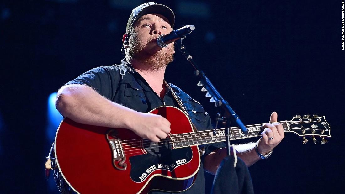 Luke Combs a remboursé l’argent du concert parce que sa voix ne correspondait pas