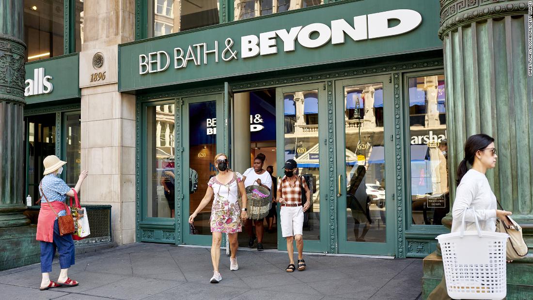 Bed Bath & Beyond shares fall sharply after CFO jumps to his death