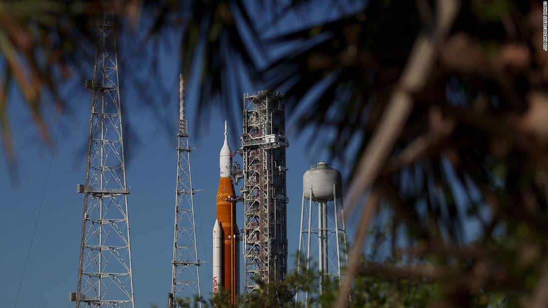 NASA membayangi upaya peluncuran Artemis I berikutnya karena badai tropis