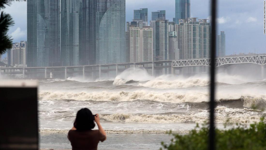 태풍 힌남노르: 한국 주차장 침수, 7명 익사, 사망자 증가
