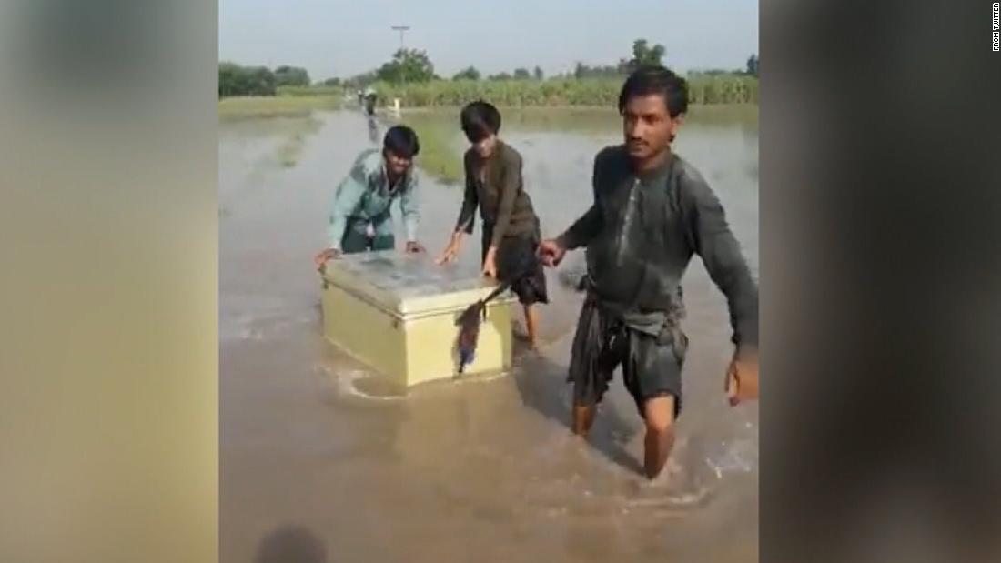 Family’s makeshift coffin reveals horror of catastrophic flooding in Pakistan – CNN Video