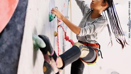 A escalada é uma ótima alternativa para os adolescentes, especialmente aqueles que não praticam esportes organizados.