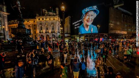 The Piccadilly Lights are cleared of adverts and show a tribute to the Queen. Queen Elizabeth the second is dead in her Platinum Jubillee year. The announcement came early this evening from Balmoral Castle.
Queen Elizabeth the second died today at Balmoral., Buckingham Palace, London - 08 Sep 2022