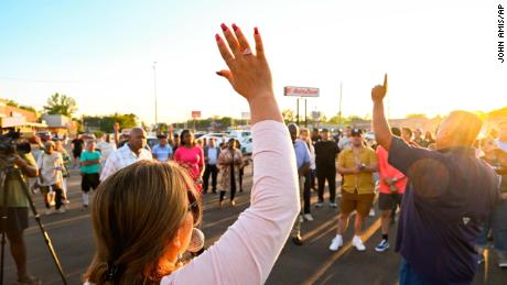 Memphis community members will meet for an all-nighter in the Autozone parking lot on Thursday. 