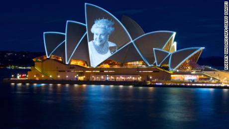 An image of Queen Elizabeth II looks down from the sails of Australia&#39;s Opera House, September 9, 2022.