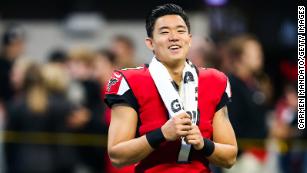 Falcons' Younghoe Koo was way too trusting with fan's nicotine offer