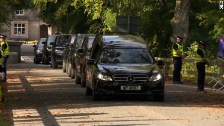 A seven-car procession accompanies the Queen's coffin to Holyrood Palace. 