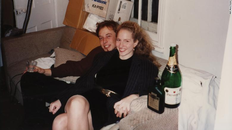 A photo of Elon Musk having a drink with his Jennifer Gwynne in 1995 is one of several mementos of the tech billionaire&#39;s college relationship up for auction.