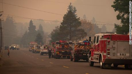 Oregon wildfire explodes in size as multiple blazes rage across the West, forcing evacuations and worsening air quality
