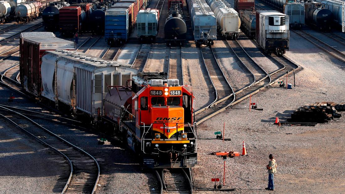 Read more about the article Unions railroad officials head to DC as White House urgently discusses contingency plans amid rail shutdown threat – CNN