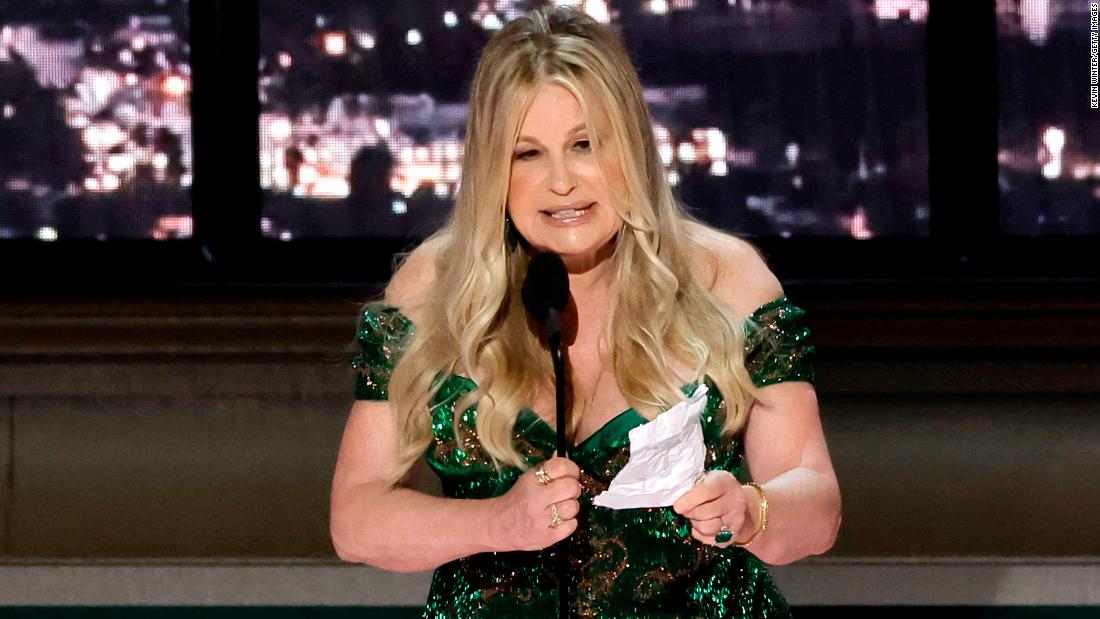 Jennifer Coolidge danced away being played off the Emmy Awards