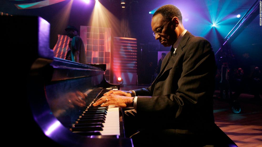 Ramsey Lewis, jazz pianist who revitalized genre, dies at 87 - CNN