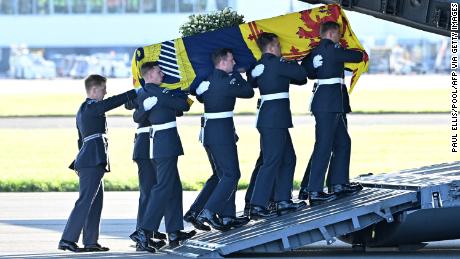 Pallbearers from the Queen&#39;s Colour Squadron of the Royal Air Force carry the Queen&#39;s coffin, draped in the Royal Standard of Scotland, into a RAF C-17 Globemaster aircraft at Edinburgh airport on September 13.