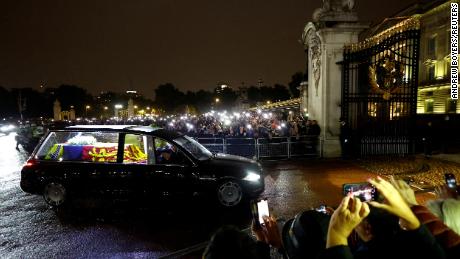 The hearse carrying the Queen&#39;s coffin arrives at Buckingham Palace on Tuesday evening. 