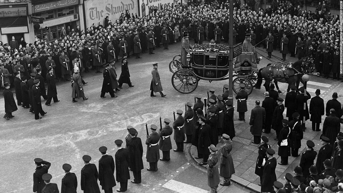 King George VI&#39;s coffin is carried through the streets of London before being transported to Windsor Castle for his funeral on February 15, 1952.
