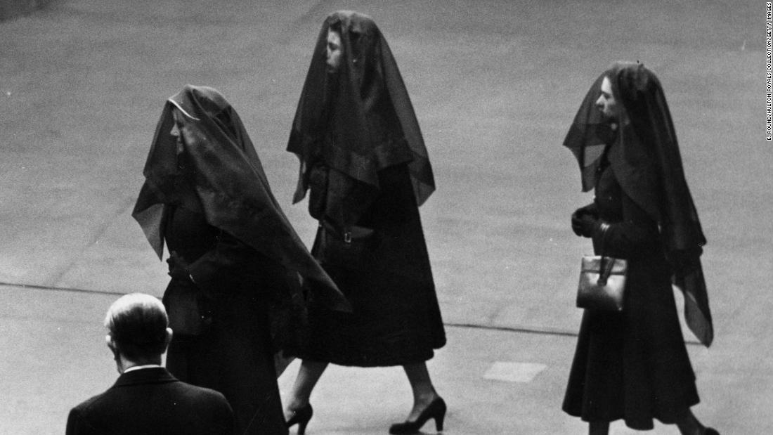From left, the Queen Mother, Queen Elizabeth II and Princess Margaret attend the arrival of the King&#39;s coffin at Westminster Hall on February 11, 1952.