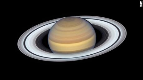 Dávno ztracený měsíc vysvětluje původ Saturnových prstenců 