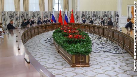 De Russische president Vladimir Poetin had donderdag een ontmoeting met de Chinese president Xi Jinping als onderdeel van de top van de Shanghai Cooperation Organization in Samarkand, Oezbekistan.