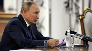 Russian President Vladimir Putin talks to Chinese President Xi Jinping during a meeting on the sidelines of the Shanghai Cooperation Organisation (SCO) summit in Samarkand, Uzbekistan, Thursday, Sept. 15, 2022. (Alexandr Demyanchuk/Sputnik/Kremlin Pool Photo via AP)