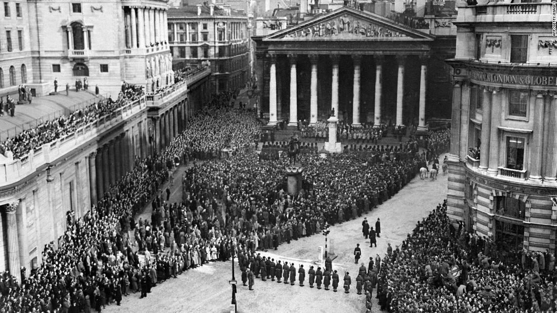 The ceremony for the proclamation of Queen Elizabeth II&#39;s accession to the throne is held in London on February 8, 1952.