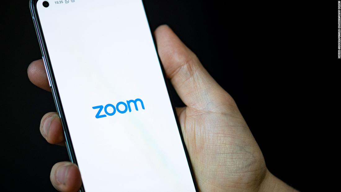 You are currently viewing Zoom hit by brief outage – CNN