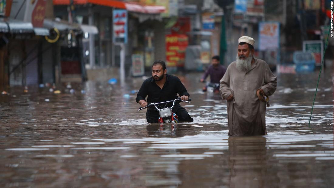 Experts slam ‘pittance’ in aid to Pakistan as they find climate crisis played a role in floods