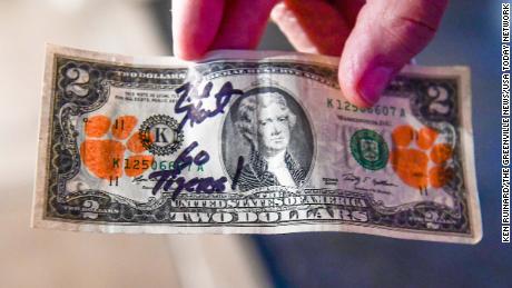 Why it's time to start paying with $2 bills