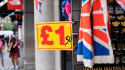İngiliz Sterlini, İngiltere ekonomisinin kaymasıyla 37 yılın en düşük seviyesini gördü