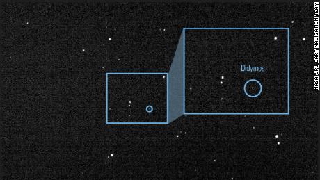 A luz do asteroide Didymos e sua lua Dimorphos é visível em uma composição de 243 imagens tiradas por DRACO em 27 de julho.