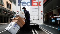 220916133906-fedex-new-york-hp-video FedEx cuts sales forecast by half a billion dollars, warning of economy