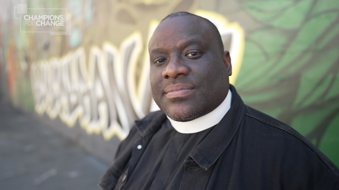 Meet the pastor who’s curbing Oakland’s homicides through anti-gun violence work – CNN Video