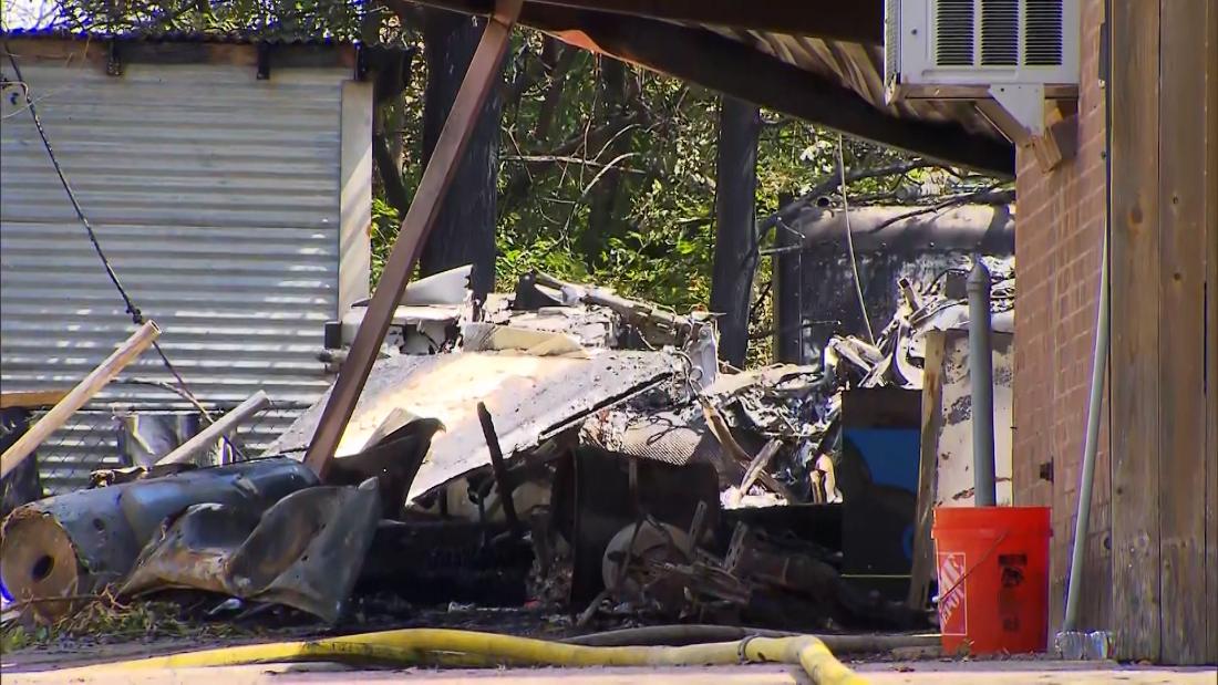 Video: Military jet crashes into Texas neighborhood – CNN Video