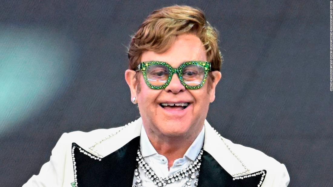 Watch Elton John pay tribute to deceased fan during concert – CNN Video