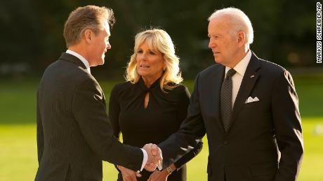 The Bidens are welcomed by Master of the Household Sir Tony Johnstone-Burt at Buckingham Palace on Sunday, September 18, 2022. 