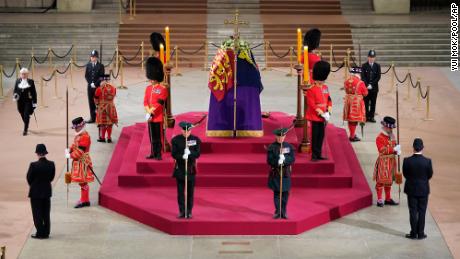 In pictures: The UK mourns Queen Elizabeth II