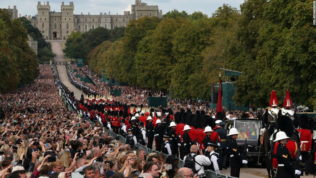 Queen's hearse joins final procession up to Windsor Castle, before a committal service at St George's Chapel