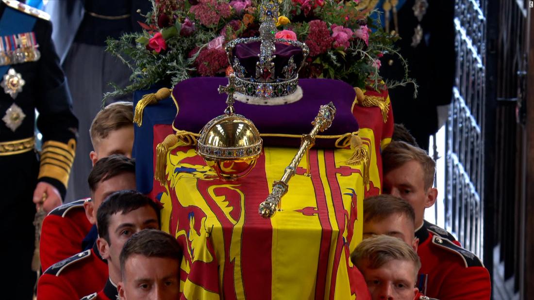 visit the queen's coffin