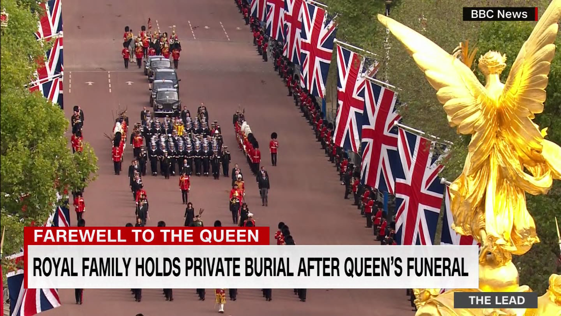 After decades of preparation, thousands of Brits, hundreds of foreign dignitaries and the royal family paid final respects to the Queen in a remarkable ceremony – CNN Video