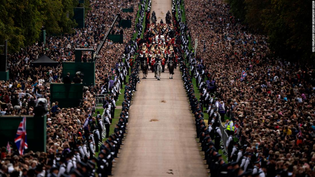 Video: Queen Elizabeth's Most Memorable Balcony Moments - CNN Video