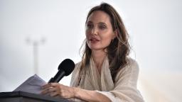 Angelina Jolie akan mengunjungi Pakistan yang dilanda banjir saat pemerintah memperingatkan bencana kemanusiaan